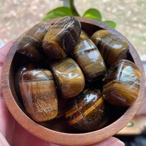 Tiger's Eye Crystal Stone for Bravery, and Self Confidence. Stone of Courage.
